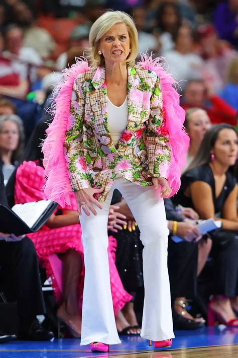 kim mulkey outfits photos|LSU Womens Basketball Coach Kim Mulkey Wears。